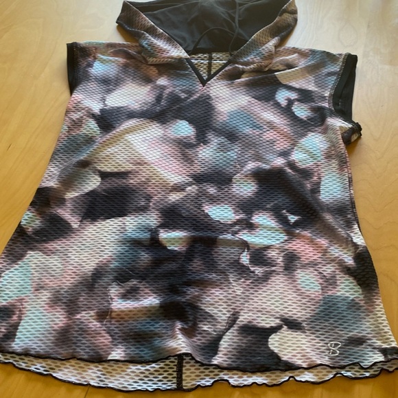 Woman sleeveless top with hood size M - Picture 1 of 7